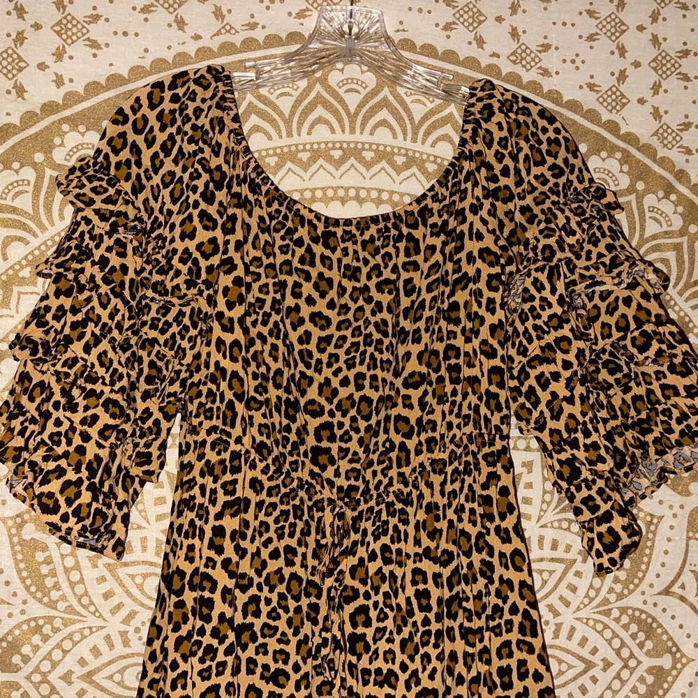 ✨HP✨ VINE & LOVE LADIES CHEETAH PRINT DRESS WITH RUFFLES, CINCHED WAIST, SIZE M - Picture 2 of 5